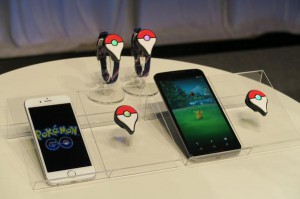 pokemon_go_plus_esposizione_smartphone_pokemontimes-it