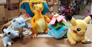 peluches_toys_r_us_xy_evoluzioni_gcc_pokmontimes